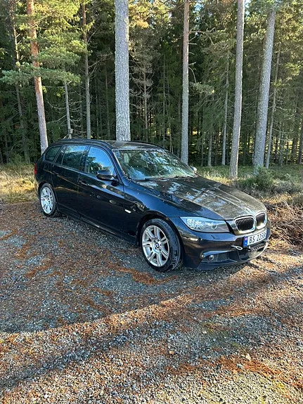 BMW 318D 2011 photo 2