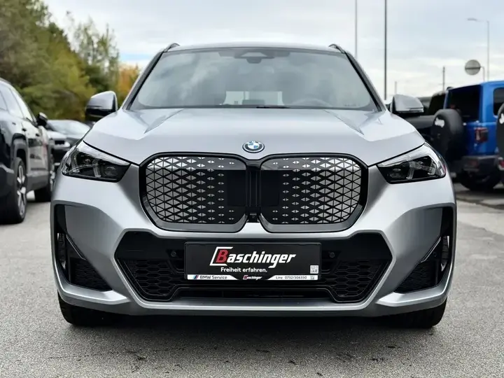 BMW Ix1 2025 photo 2