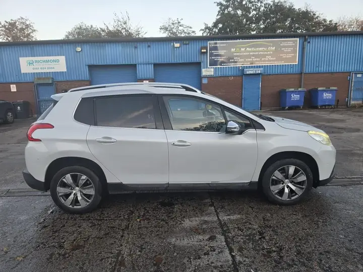 Peugeot 2008 2013 photo 2