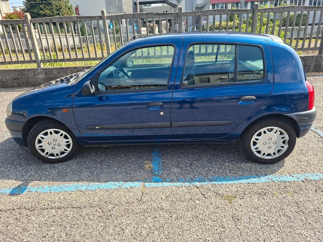 Renault Clio 1999 photo 2
