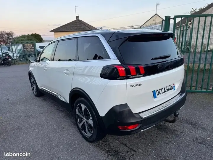 Peugeot 5008 2017 photo 4