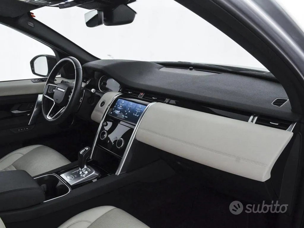 Land Rover Discovery Sport 2022 photo 3