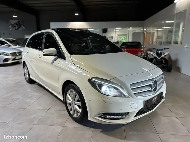 Mercedes-Benz B-Class 2013 photo 2