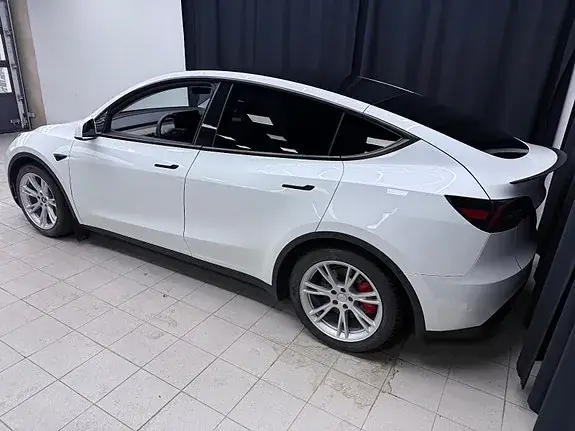 Tesla Model Y 2023 photo 5
