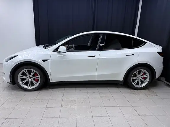 Tesla Model Y 2023 photo 4
