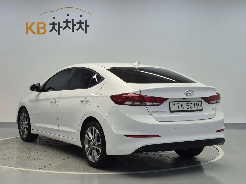 Hyundai Avante 2018 photo 2