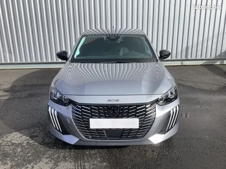 Peugeot 208 2025 photo 2