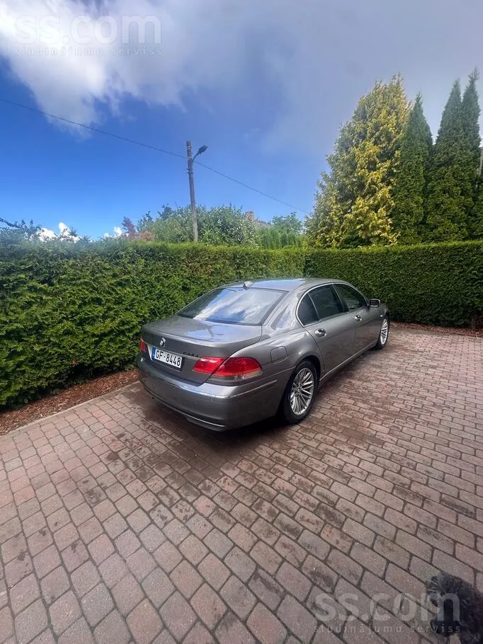 BMW 750Li 2005 photo 2