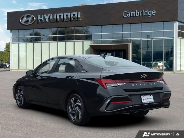 Hyundai Elantra 2025 photo 3