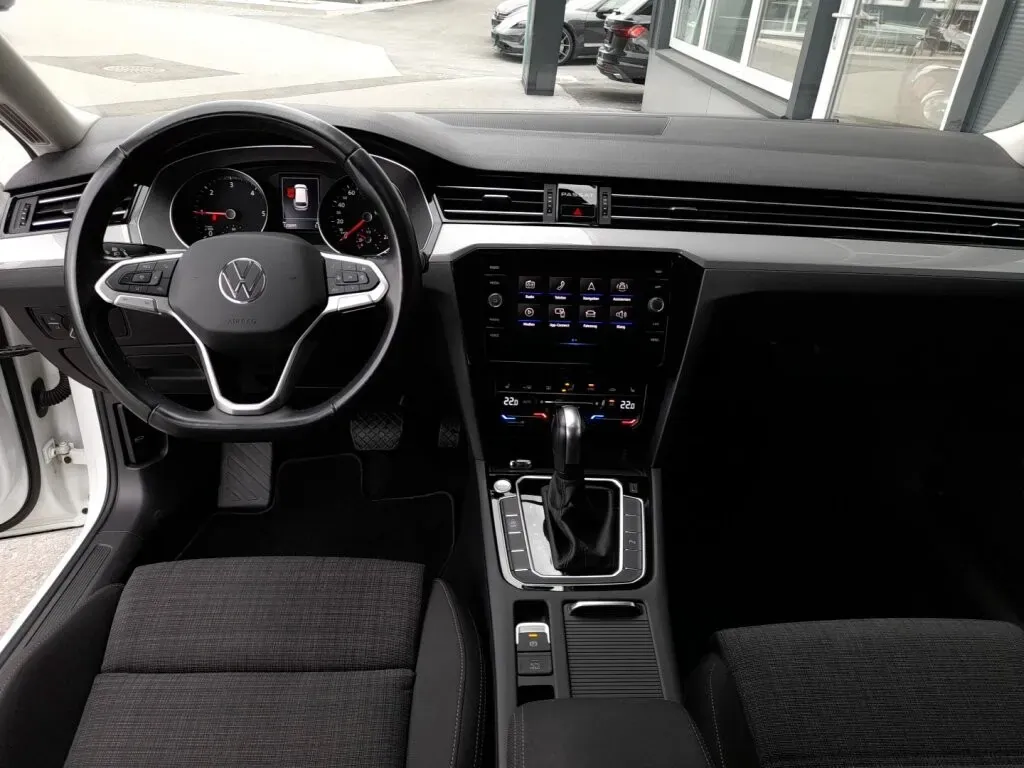 Volkswagen Passat 2022 photo 3