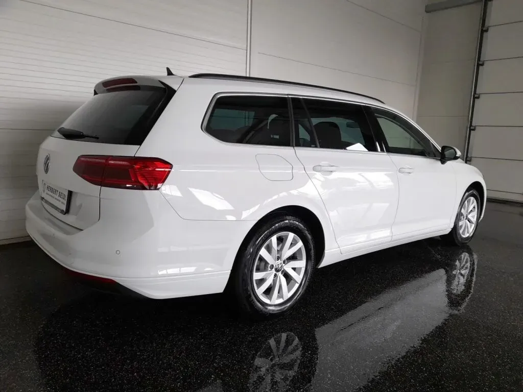 Volkswagen Passat 2022 photo 2