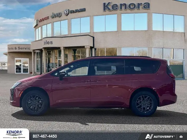 Chrysler Pacifica 2027 photo 3