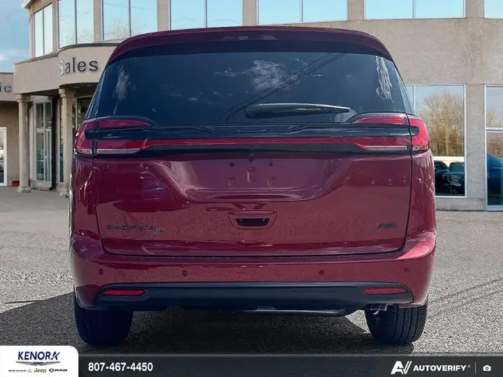 Chrysler Pacifica 2027 photo 5