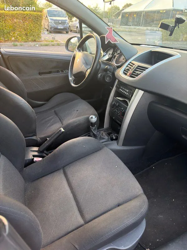 Peugeot 207 2007 photo 2