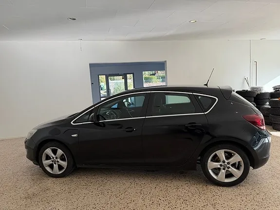 Opel Astra 2011 photo 5