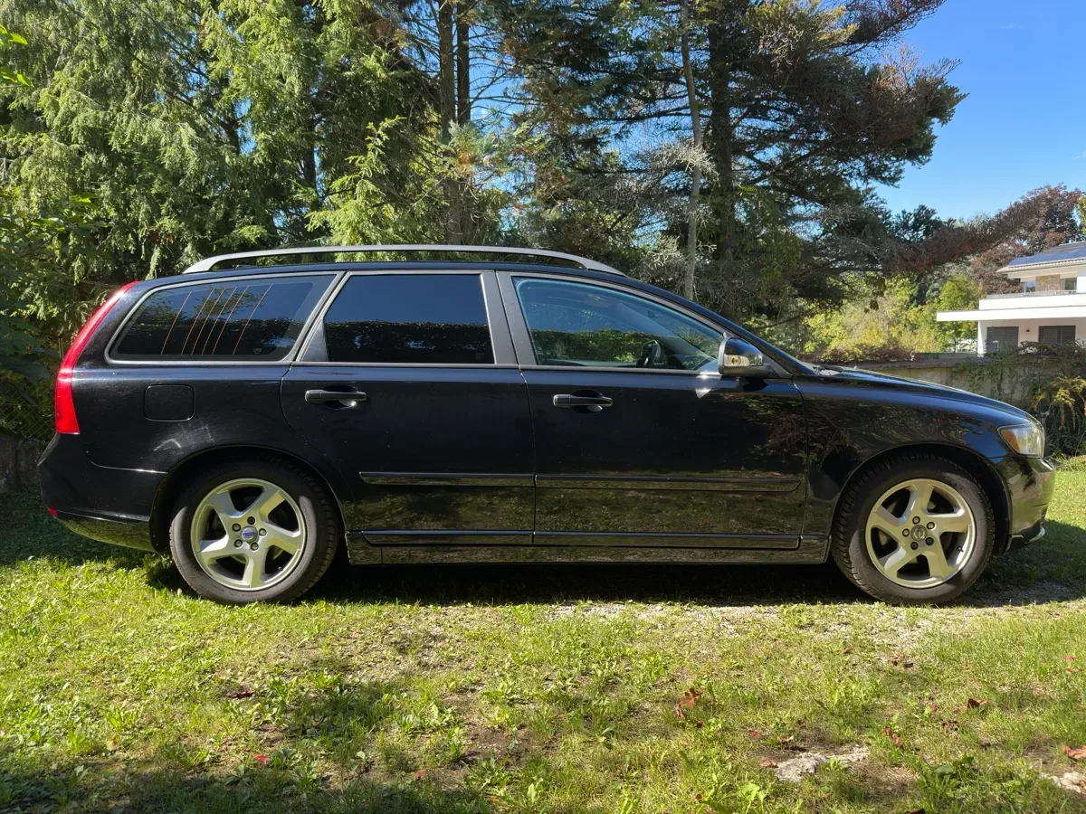 Volvo V50 2011 photo 2