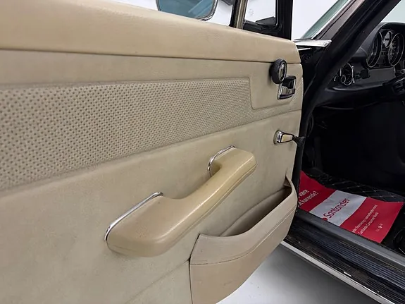 Mercedes-Benz 200 1968 photo 4