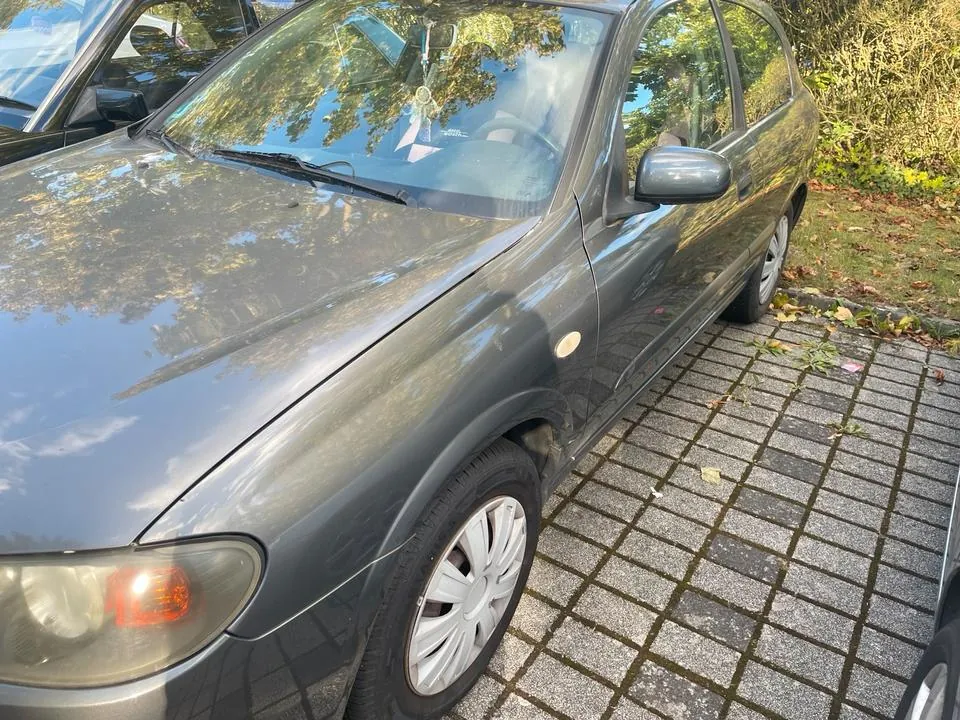 Nissan Almera