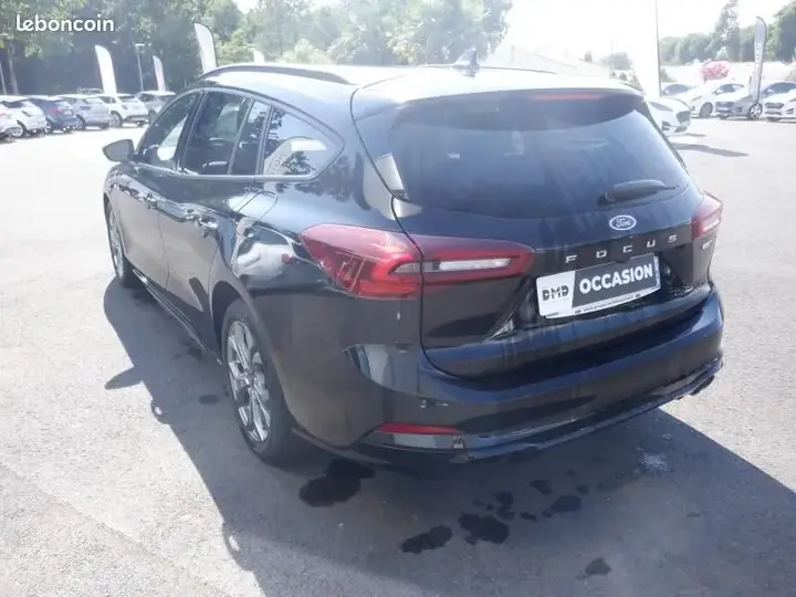 Ford Focus 2024 photo 2