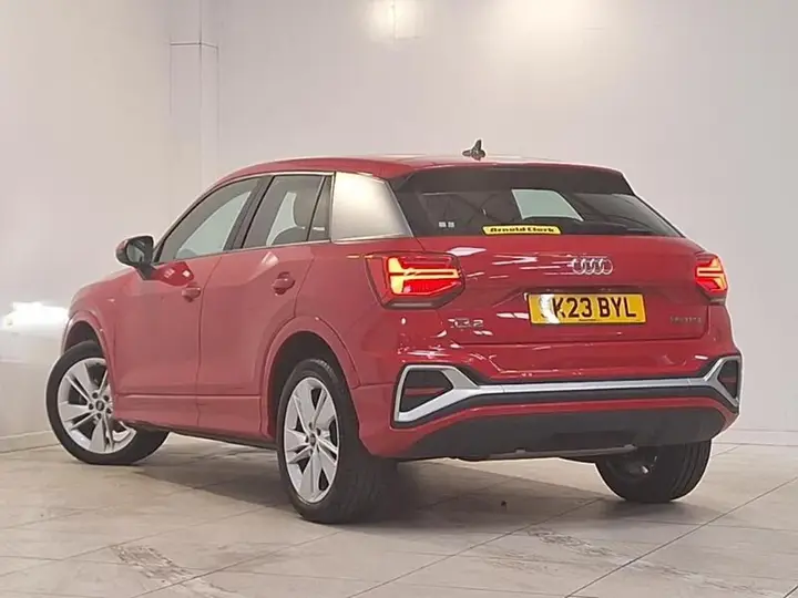 Audi Q2 2023 photo 2