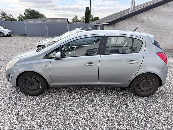 Opel Corsa 2012 photo 2
