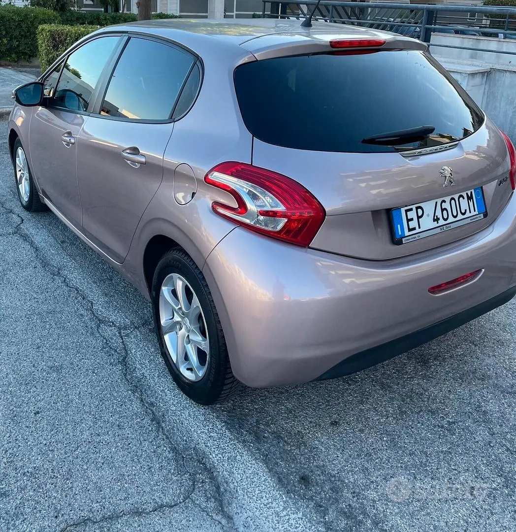 Peugeot 208 2014 photo 4