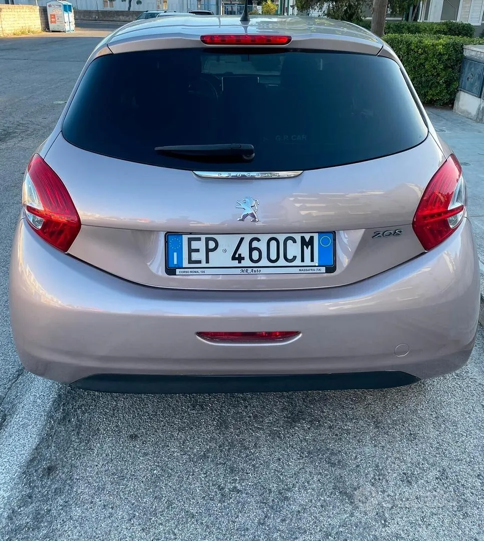 Peugeot 208 2014 photo 5