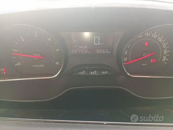 Peugeot 208 2015 photo 2