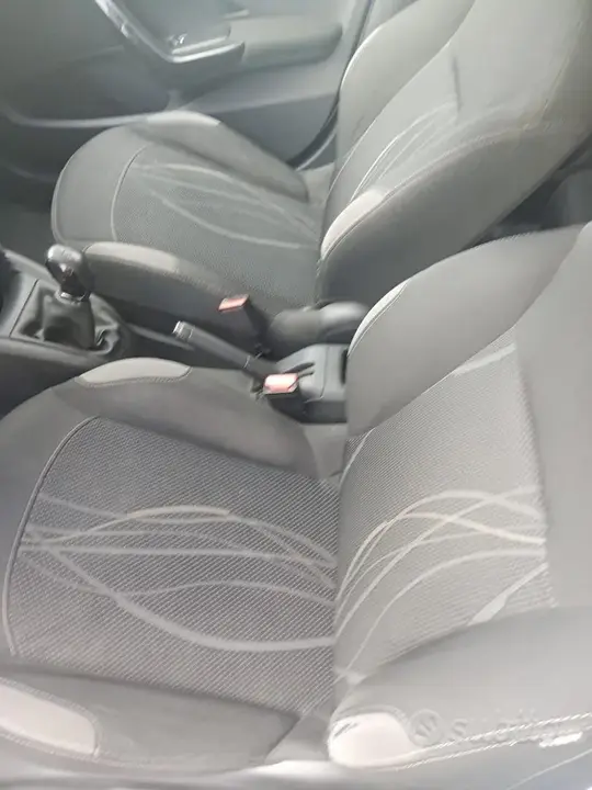 Peugeot 208 2015 photo 5