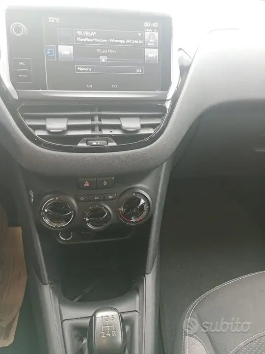 Peugeot 208 2015 photo 3