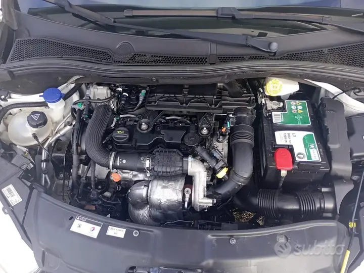 Peugeot 208 2015 photo 4
