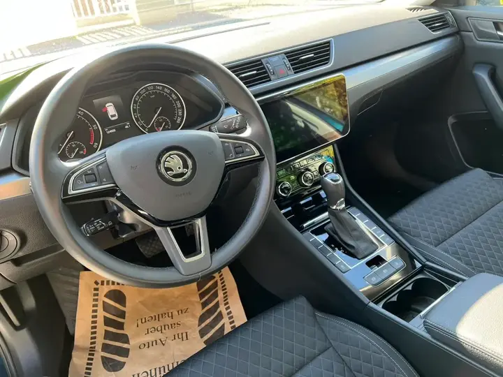 Skoda Superb 2018 photo 2