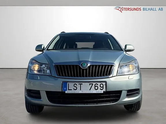 Skoda Octavia 2012 photo 2