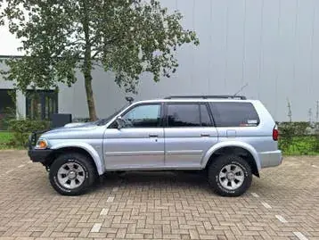 Mitsubishi Pajero 2004 photo 3