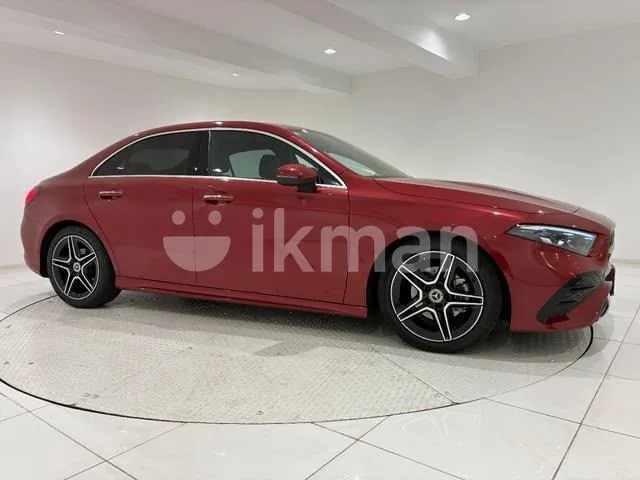Mercedes-Benz A180 2025 photo 3