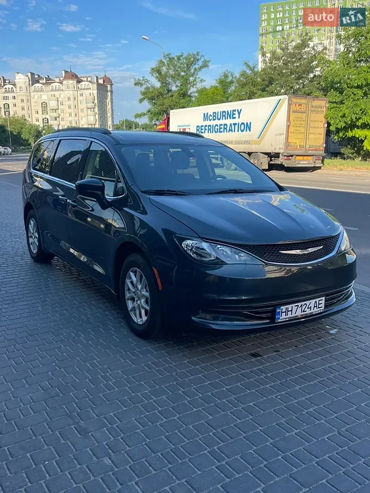 Chrysler Pacifica 2019 photo 2