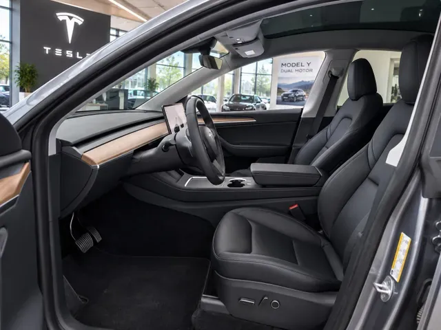 Tesla Model Y 2023 photo 4