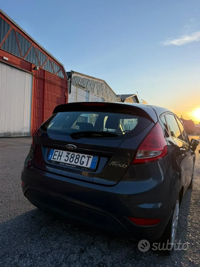 Ford Fiesta 2011 photo 3