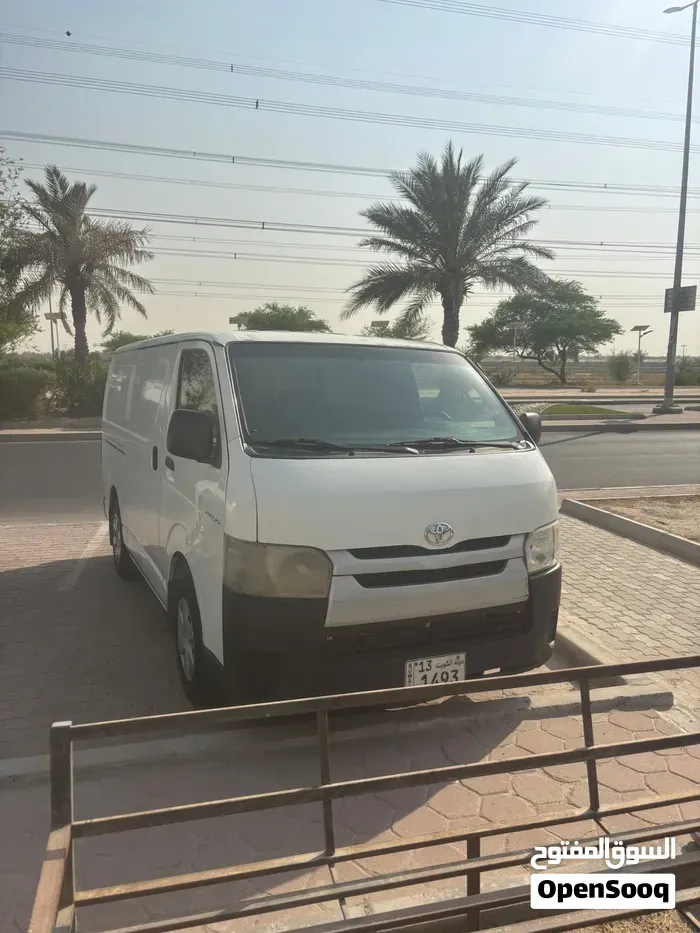 Toyota Hiace 2011 photo 4