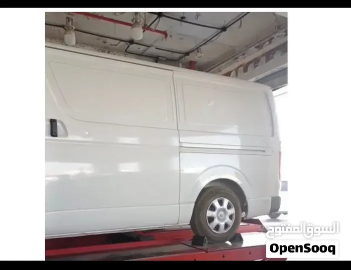 Toyota Hiace 2011 photo 3