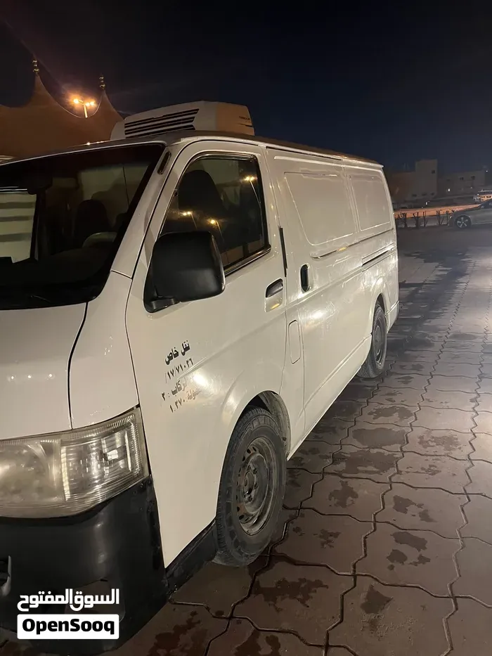 Toyota Hiace 2011 photo 5