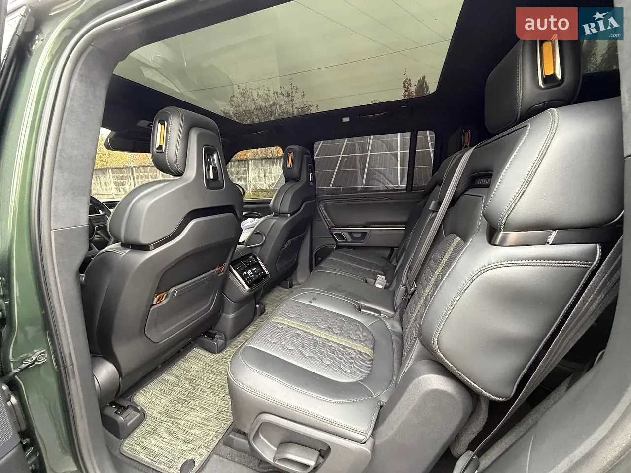 Rivian R1S 2024 photo 3