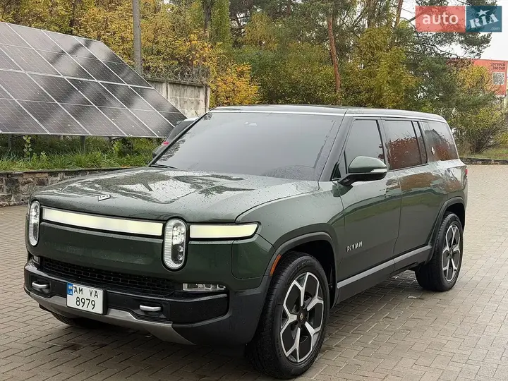 Rivian R1S