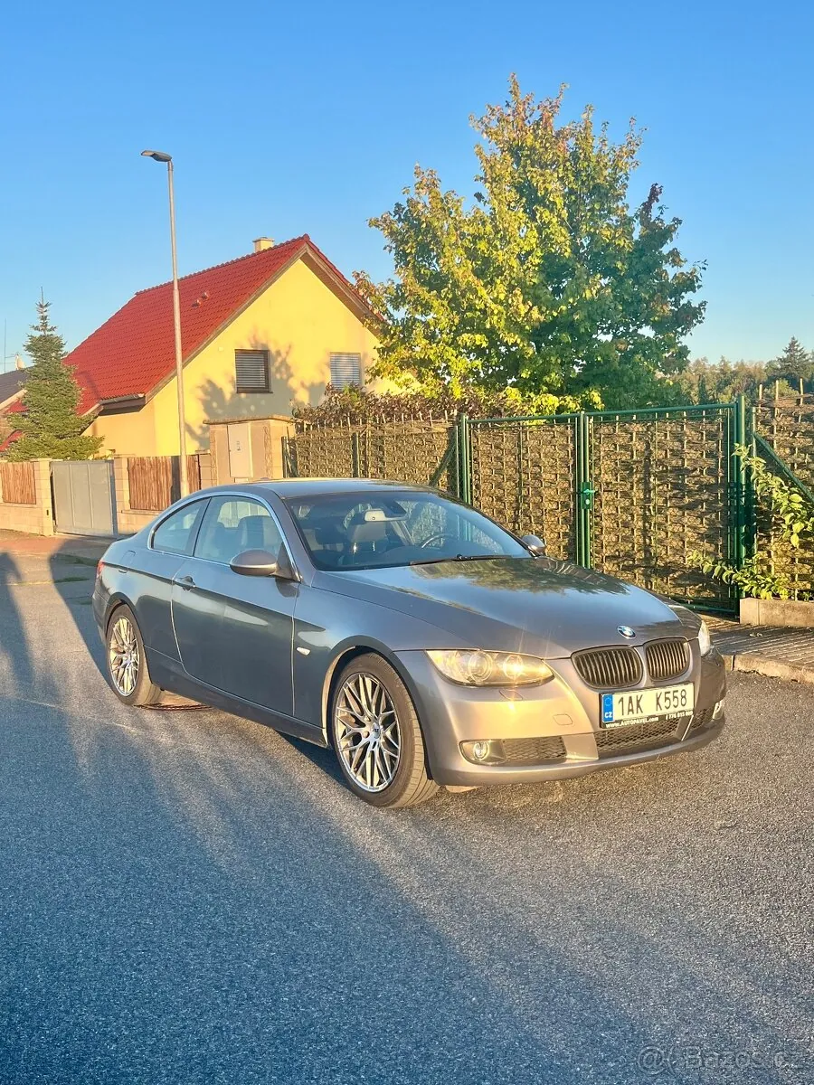 BMW 3 Series photo 2