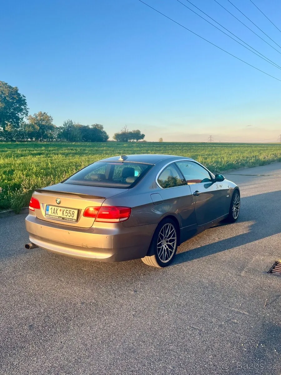 BMW 3 Series photo 4
