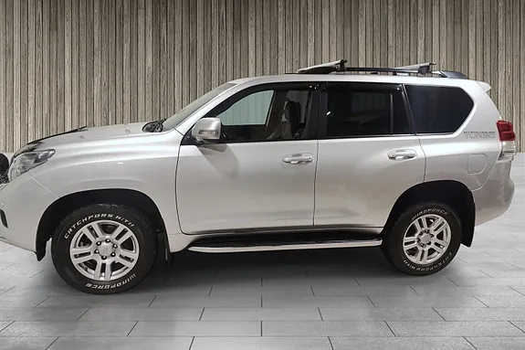 Toyota Land Cruiser 2013 photo 2