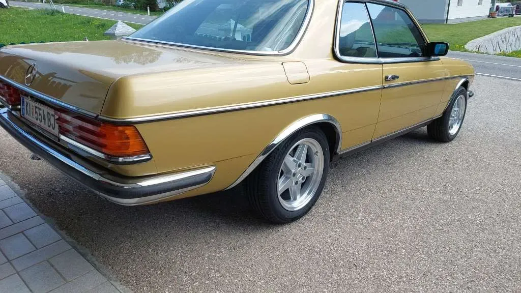 Mercedes-Benz C-Class 1979 photo 3