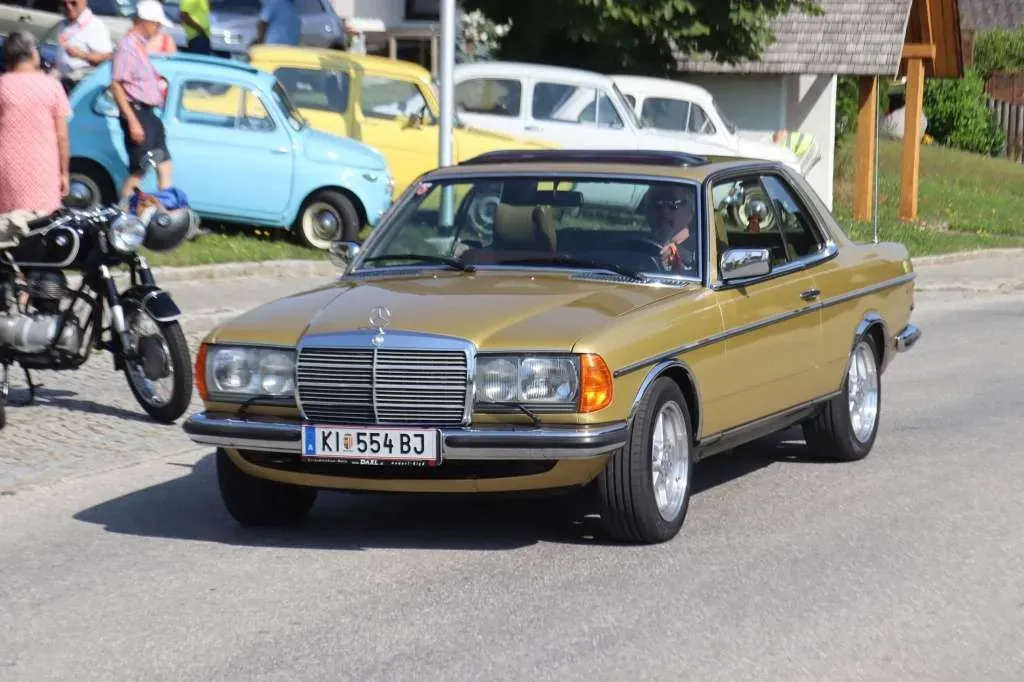 Mercedes-Benz C-Class 1979 photo 2
