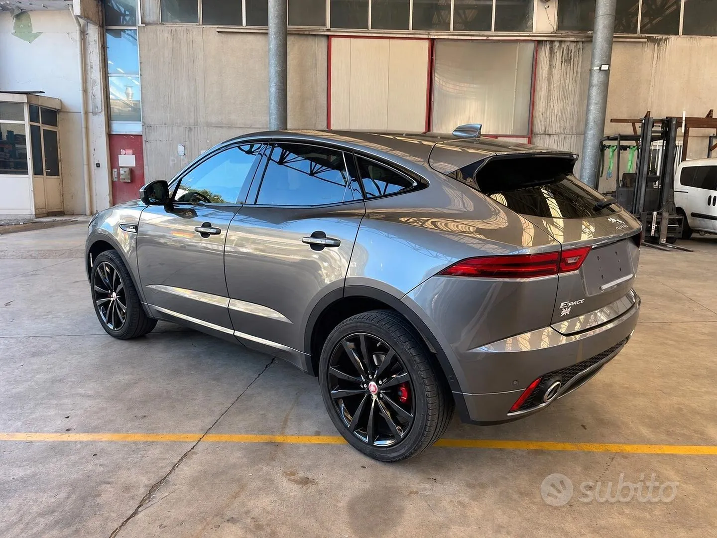 Jaguar E-Pace 2019 photo 3