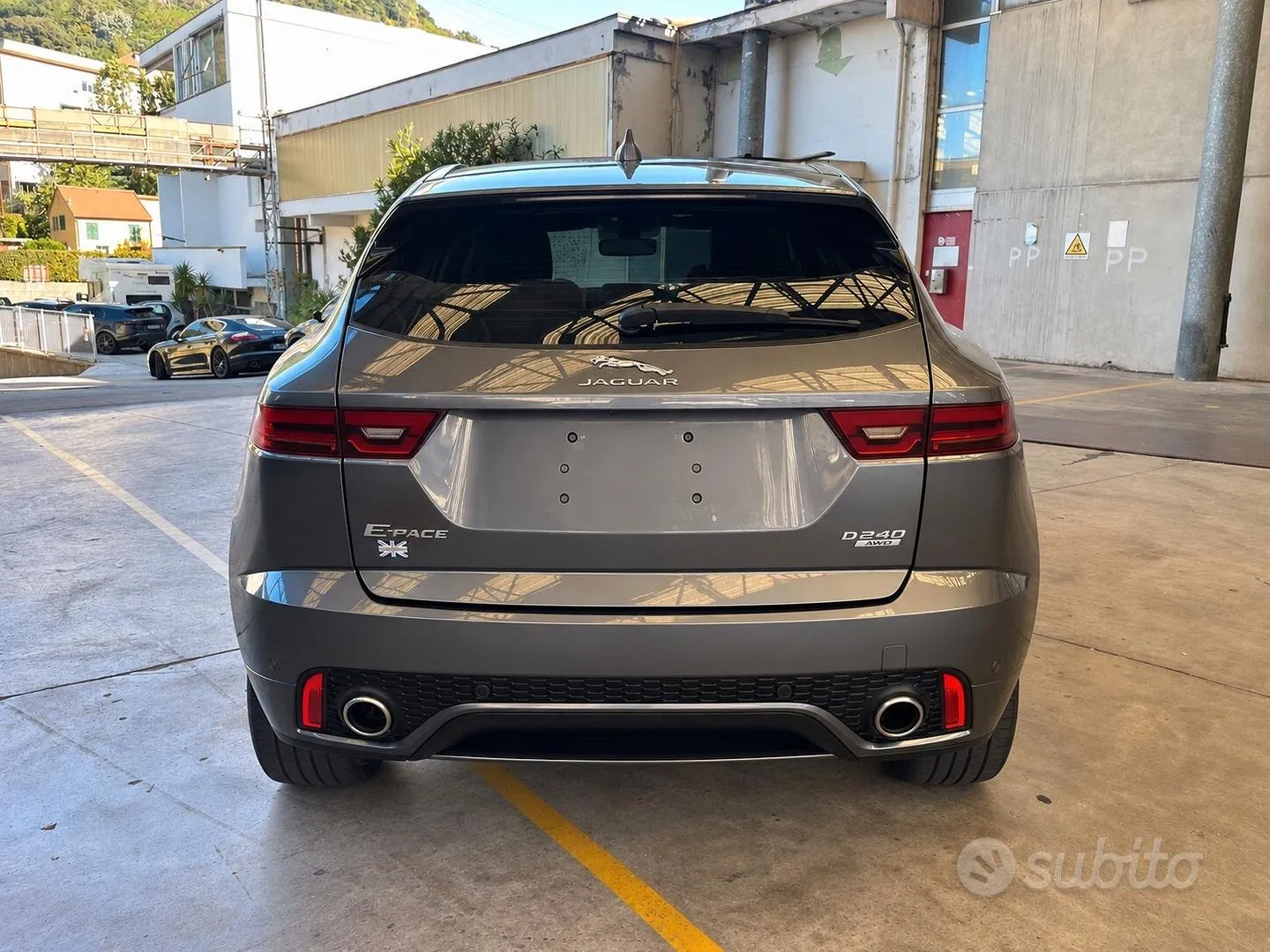 Jaguar E-Pace 2019 photo 4